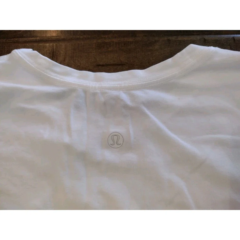 LULULEMON Women's EEUC Love White crewneck  short-sleeve t-shirt tee - size 4